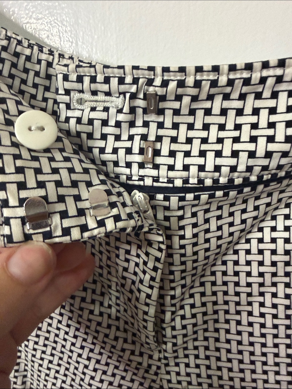 Talbots Black & White Cropped Patterned Ponte Pants - Picture 4 of 5